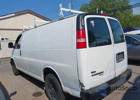 2011 Chevrolet Express 2500 Work Van z USA, uszkodzony, nr VIN 1GCWGFCA0B1170255